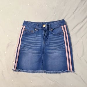 Cute jean skirt!!